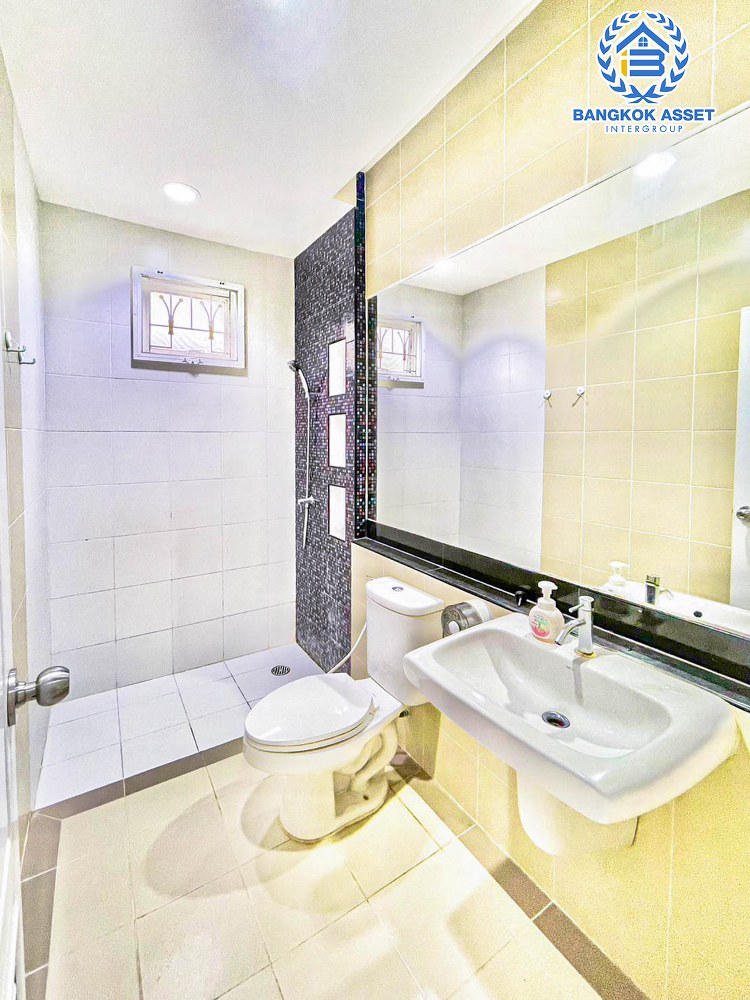 *****บ้านเดี่ยวมือสอง โครงการ พัฒนาสิริ เดอะไพร์ด ลำลูกกา-คลอง2 เนื้อที่ 51.40 ตร.ว. ฟังก์ชัน 4 ห้องนอน 3 ห้องน้ำ 2 ที่จอดรถ บ้านสภาพสวย พร้อมเข้าอยู่ บนทำเลดี เชื่อมต่อถนนเลียบคลอง2 ถนนหทัยราษฎร์ ถนนปัญญาอินทรา ใกล้รถไฟฟ้าสายสีเขียว "สถานีคูคต" และจุดขึ้นทางด่วน "จตุโชติ"