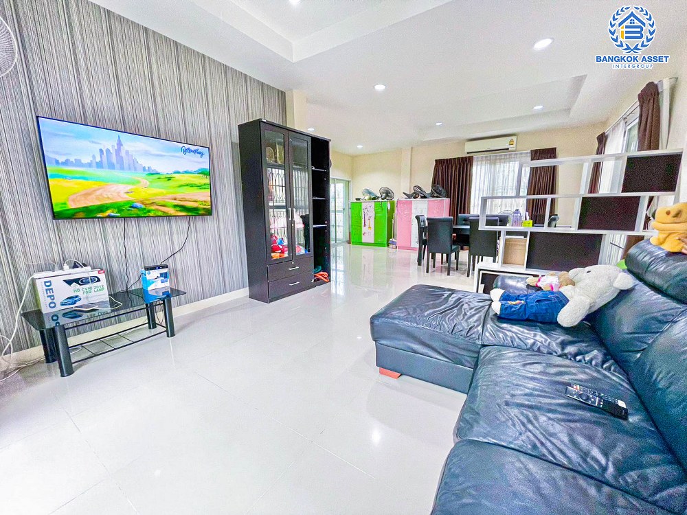 *****บ้านเดี่ยวมือสอง โครงการ พัฒนาสิริ เดอะไพร์ด ลำลูกกา-คลอง2 เนื้อที่ 51.40 ตร.ว. ฟังก์ชัน 4 ห้องนอน 3 ห้องน้ำ 2 ที่จอดรถ บ้านสภาพสวย พร้อมเข้าอยู่ บนทำเลดี เชื่อมต่อถนนเลียบคลอง2 ถนนหทัยราษฎร์ ถนนปัญญาอินทรา ใกล้รถไฟฟ้าสายสีเขียว "สถานีคูคต" และจุดขึ้นทางด่วน "จตุโชติ"