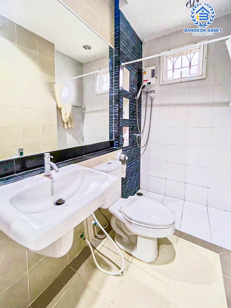 *****บ้านเดี่ยวมือสอง โครงการ พัฒนาสิริ เดอะไพร์ด ลำลูกกา-คลอง2 เนื้อที่ 51.40 ตร.ว. ฟังก์ชัน 4 ห้องนอน 3 ห้องน้ำ 2 ที่จอดรถ บ้านสภาพสวย พร้อมเข้าอยู่ บนทำเลดี เชื่อมต่อถนนเลียบคลอง2 ถนนหทัยราษฎร์ ถนนปัญญาอินทรา ใกล้รถไฟฟ้าสายสีเขียว "สถานีคูคต" และจุดขึ้นทางด่วน "จตุโชติ"