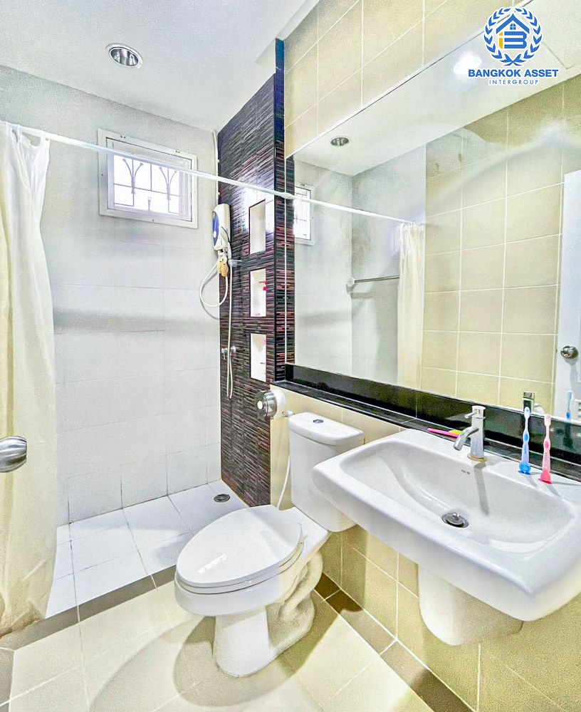 *****บ้านเดี่ยวมือสอง โครงการ พัฒนาสิริ เดอะไพร์ด ลำลูกกา-คลอง2 เนื้อที่ 51.40 ตร.ว. ฟังก์ชัน 4 ห้องนอน 3 ห้องน้ำ 2 ที่จอดรถ บ้านสภาพสวย พร้อมเข้าอยู่ บนทำเลดี เชื่อมต่อถนนเลียบคลอง2 ถนนหทัยราษฎร์ ถนนปัญญาอินทรา ใกล้รถไฟฟ้าสายสีเขียว "สถานีคูคต" และจุดขึ้นทางด่วน "จตุโชติ"