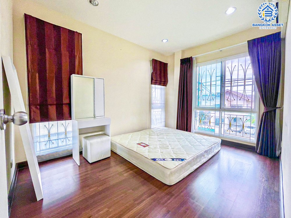 *****บ้านเดี่ยวมือสอง โครงการ พัฒนาสิริ เดอะไพร์ด ลำลูกกา-คลอง2 เนื้อที่ 51.40 ตร.ว. ฟังก์ชัน 4 ห้องนอน 3 ห้องน้ำ 2 ที่จอดรถ บ้านสภาพสวย พร้อมเข้าอยู่ บนทำเลดี เชื่อมต่อถนนเลียบคลอง2 ถนนหทัยราษฎร์ ถนนปัญญาอินทรา ใกล้รถไฟฟ้าสายสีเขียว "สถานีคูคต" และจุดขึ้นทางด่วน "จตุโชติ"