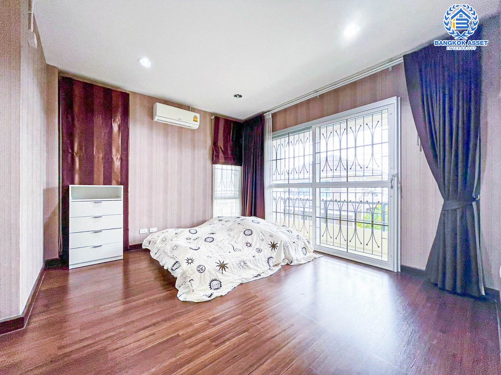 *****บ้านเดี่ยวมือสอง โครงการ พัฒนาสิริ เดอะไพร์ด ลำลูกกา-คลอง2 เนื้อที่ 51.40 ตร.ว. ฟังก์ชัน 4 ห้องนอน 3 ห้องน้ำ 2 ที่จอดรถ บ้านสภาพสวย พร้อมเข้าอยู่ บนทำเลดี เชื่อมต่อถนนเลียบคลอง2 ถนนหทัยราษฎร์ ถนนปัญญาอินทรา ใกล้รถไฟฟ้าสายสีเขียว "สถานีคูคต" และจุดขึ้นทางด่วน "จตุโชติ"