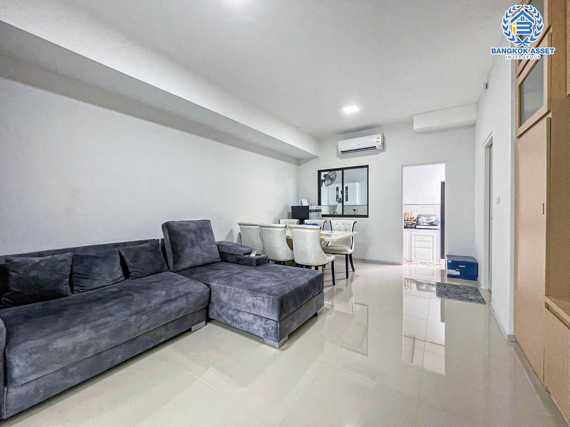 *****ทาวน์เฮ้าส์มือสองกรุงเทพมหานคร โครงการ พลีโน่ พระราม9-กรุงเทพกรีฑา2 เนื้อที่เกือบ 19 ตร.ว. ฟังก์ชัน 3 ห้องนอน 2 ห้องน้ำ 1 ที่จอดรถ บ้านสภาพดี แถมฟรี! 4 เครื่องปรับอากาศ 2 เครื่องทำน้ำอุ่น ฯลฯ บนทำเลเชื่อมต่อถนนรามคำแหง, ถนนกรุงเทพกรีฑา ใกล้จุดขึ้นทางด่วน "วงแหวนกาญจนาภิเษก"