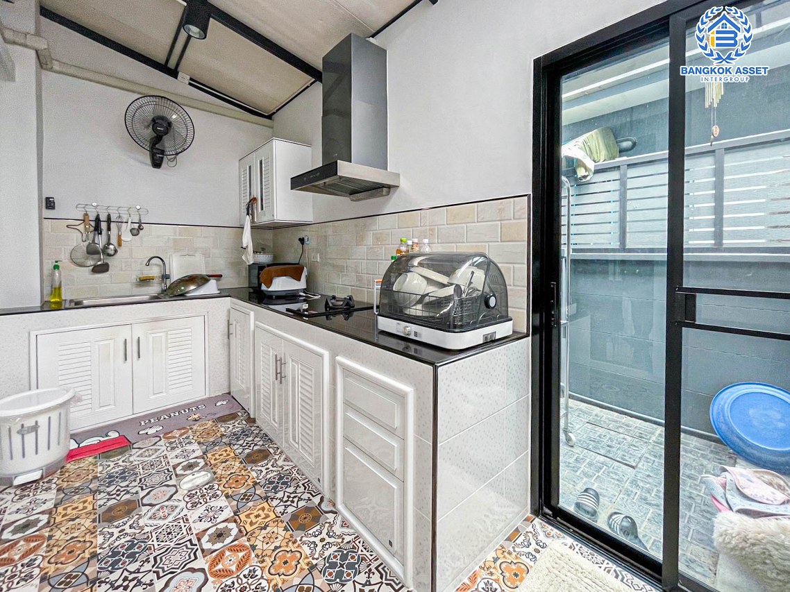 *****ทาวน์เฮ้าส์มือสองกรุงเทพมหานคร โครงการ พลีโน่ พระราม9-กรุงเทพกรีฑา2 เนื้อที่เกือบ 19 ตร.ว. ฟังก์ชัน 3 ห้องนอน 2 ห้องน้ำ 1 ที่จอดรถ บ้านสภาพดี แถมฟรี! 4 เครื่องปรับอากาศ 2 เครื่องทำน้ำอุ่น ฯลฯ บนทำเลเชื่อมต่อถนนรามคำแหง, ถนนกรุงเทพกรีฑา ใกล้จุดขึ้นทางด่วน "วงแหวนกาญจนาภิเษก"