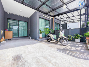 *****ทาวน์เฮ้าส์มือสองกรุงเทพมหานคร โครงการ พลีโน่ พระราม9-กรุงเทพกรีฑา2 เนื้อที่เกือบ 19 ตร.ว. ฟังก์ชัน 3 ห้องนอน 2 ห้องน้ำ 1 ที่จอดรถ บ้านสภาพดี แถมฟรี! 4 เครื่องปรับอากาศ 2 เครื่องทำน้ำอุ่น ฯลฯ บนทำเลเชื่อมต่อถนนรามคำแหง, ถนนกรุงเทพกรีฑา ใกล้จุดขึ้นทางด่วน "วงแหวนกาญจนาภิเษก"