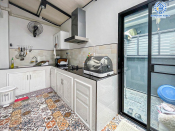 *****ทาวน์เฮ้าส์มือสองกรุงเทพมหานคร โครงการ พลีโน่ พระราม9-กรุงเทพกรีฑา2 เนื้อที่เกือบ 19 ตร.ว. ฟังก์ชัน 3 ห้องนอน 2 ห้องน้ำ 1 ที่จอดรถ บ้านสภาพดี แถมฟรี! 4 เครื่องปรับอากาศ 2 เครื่องทำน้ำอุ่น ฯลฯ บนทำเลเชื่อมต่อถนนรามคำแหง, ถนนกรุงเทพกรีฑา ใกล้จุดขึ้นทางด่วน "วงแหวนกาญจนาภิเษก"