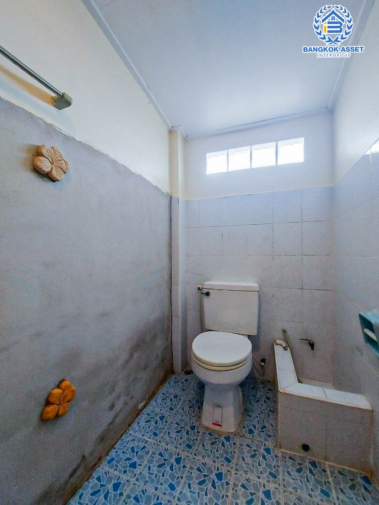 *****บ้านมือสอง ตึกเเถวเเยกท่านา เพชรเกษม เนื้อที่กว้าง 18.50 ตร.ว. ฟังก์ชัน 3 ห้องนอน 3 ห้องน้ำ 1 ที่จอดรถ บ้านสภาพดี พร้อมเข้าอยู่ บนทำเลเดนทางสะดวก เชื่อมต่อถนนสุขาภิบาล6 ทางหลวง3233 ซอยกัญจพัฒน์  ใกล้เทสโก้ โลตัส นครชัยศรี จองเลย!