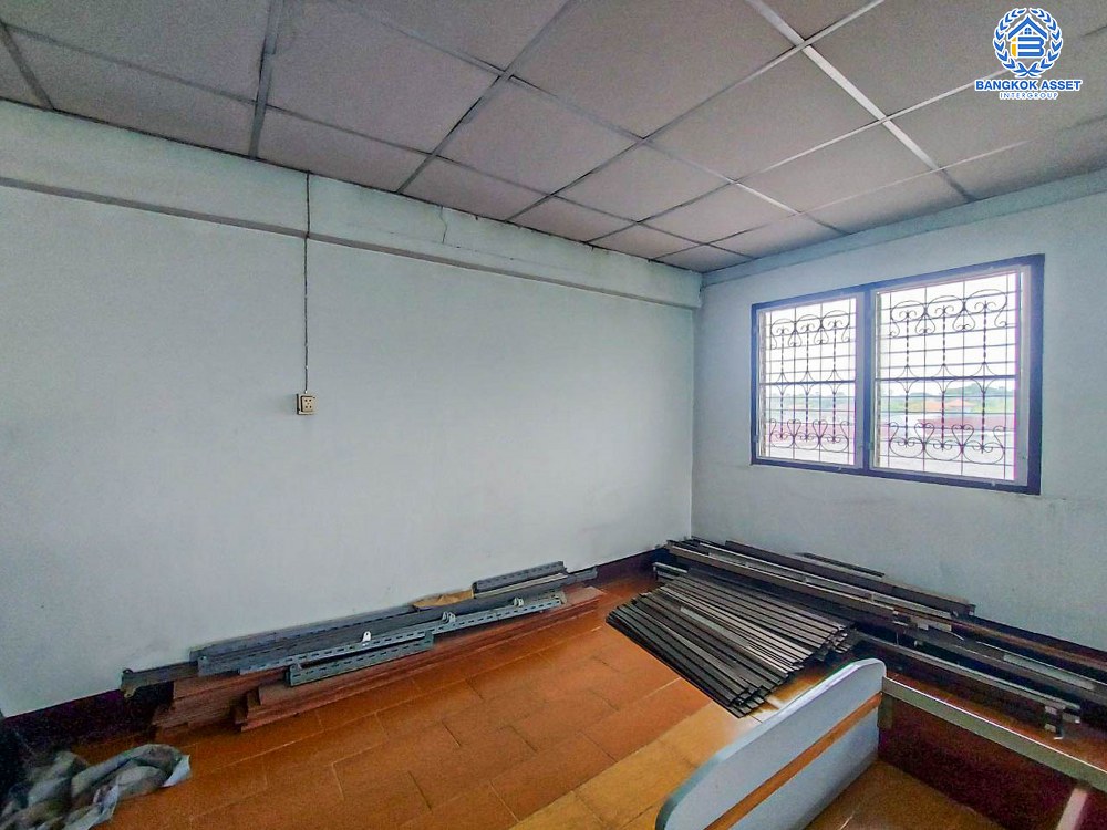 *****บ้านมือสอง ตึกเเถวเเยกท่านา เพชรเกษม เนื้อที่กว้าง 18.50 ตร.ว. ฟังก์ชัน 3 ห้องนอน 3 ห้องน้ำ 1 ที่จอดรถ บ้านสภาพดี พร้อมเข้าอยู่ บนทำเลเดนทางสะดวก เชื่อมต่อถนนสุขาภิบาล6 ทางหลวง3233 ซอยกัญจพัฒน์  ใกล้เทสโก้ โลตัส นครชัยศรี จองเลย!