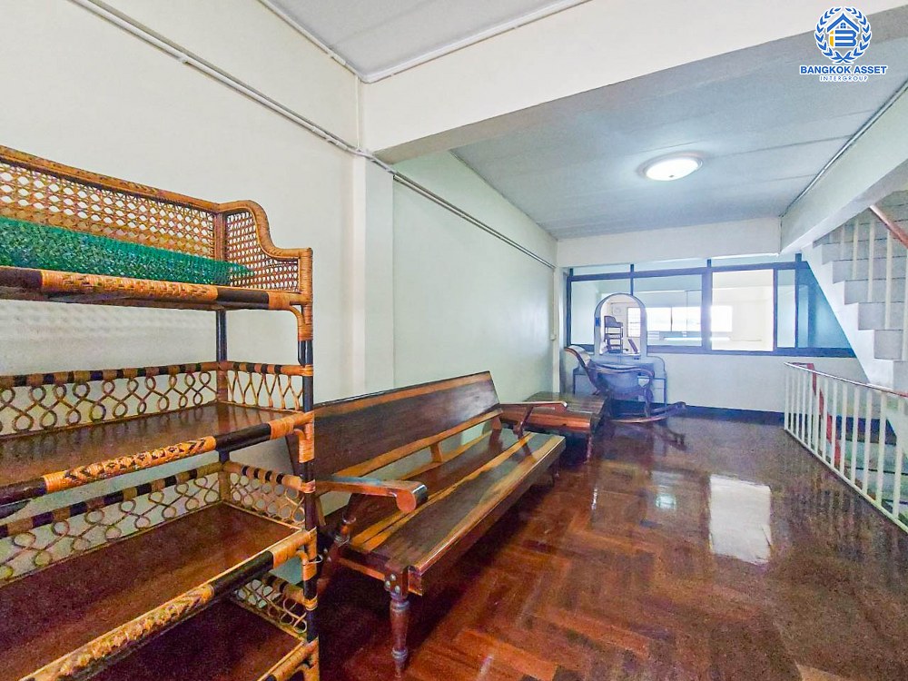 *****บ้านมือสอง ตึกเเถวเเยกท่านา เพชรเกษม เนื้อที่กว้าง 18.50 ตร.ว. ฟังก์ชัน 3 ห้องนอน 3 ห้องน้ำ 1 ที่จอดรถ บ้านสภาพดี พร้อมเข้าอยู่ บนทำเลเดนทางสะดวก เชื่อมต่อถนนสุขาภิบาล6 ทางหลวง3233 ซอยกัญจพัฒน์  ใกล้เทสโก้ โลตัส นครชัยศรี จองเลย!