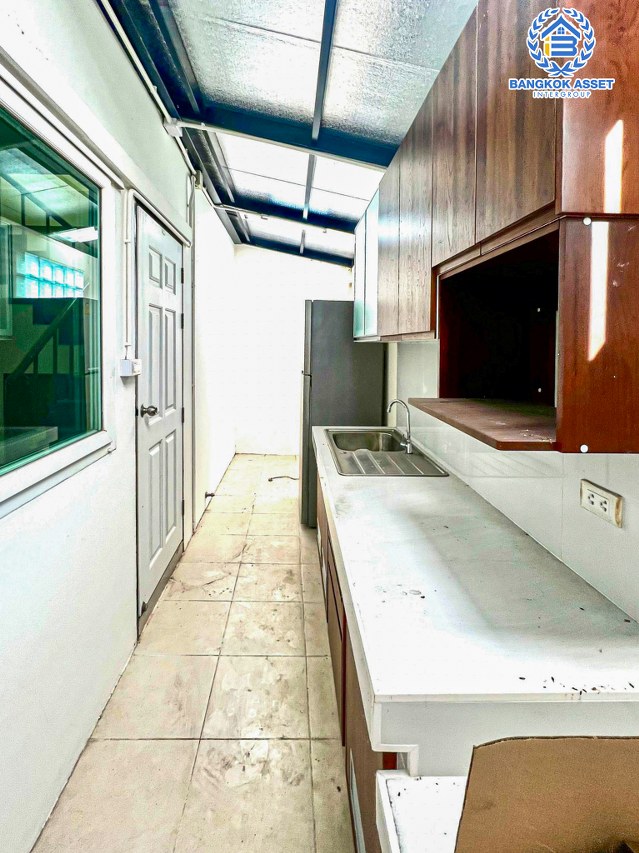 *****ทาวน์เฮ้าส์มือสองนนทบุรี หมู่บ้าน บิวตี้เฮ้าส์4 กาญจนาภิเษก เนื้อที่กว้าง 21 ตร.ว. ฟังก์ชัน 3 ห้องนอน 2 ห้องน้ำ 1 ที่จอดรถ บ้านพร้อมอยู่ แถมฟรี! ปั๊มน้ำ, แทงค์น้ำ โซฟา และตู้เย็น บนทำเลแห่งการเดินทาง เชื่อมต่อถนนกาญจนาภิเษก ใกล้จุดขึ้นทางด่วน "ศรีรัช" จองเลย!