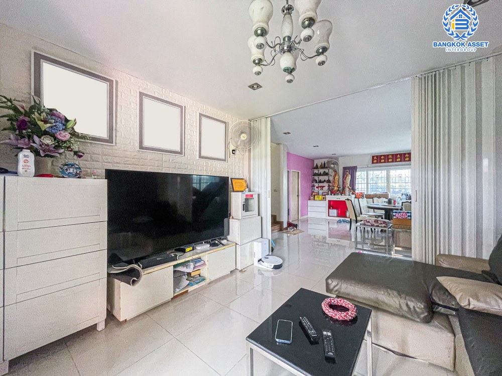 *****บ้านเดี่ยวมือสอง โครงการ ศิขรินทร์ ปิ่นเกล้า-สิรินธร เนื้อที่ 59.10 ตร.ว. ฟังก์ชัน 3 ห้องนอน 2 ห้องน้ำ 2 ที่จอดรถ บ้านเดี่ยวหลังใหญ่พร้อมอยู่ ถูกที่สุดในโครงการ! บนทำเลเดินทางสะดวก เชื่อมต่อถนนบางกรวย-ไทรน้อย ใกล้รถไฟฟ้าสายสีแดง "สถานีบางบำหรุ" และจุดขึ้นทางพิเศษประจิมรัถยา