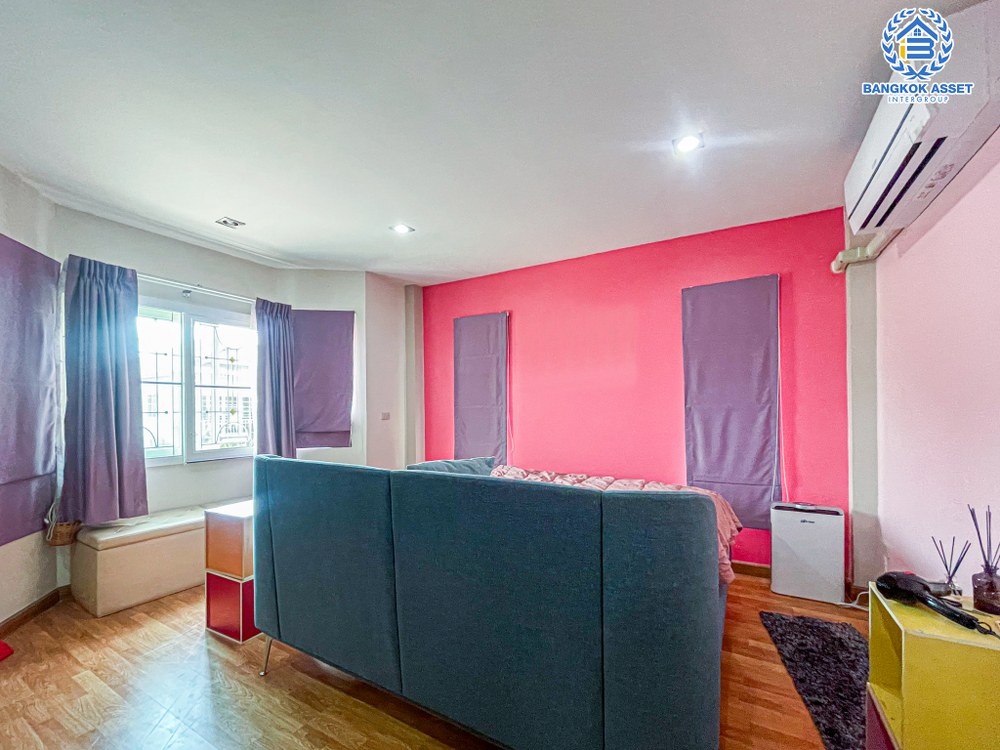 *****บ้านเดี่ยวมือสอง โครงการ ศิขรินทร์ ปิ่นเกล้า-สิรินธร เนื้อที่ 59.10 ตร.ว. ฟังก์ชัน 3 ห้องนอน 2 ห้องน้ำ 2 ที่จอดรถ บ้านเดี่ยวหลังใหญ่พร้อมอยู่ ถูกที่สุดในโครงการ! บนทำเลเดินทางสะดวก เชื่อมต่อถนนบางกรวย-ไทรน้อย ใกล้รถไฟฟ้าสายสีแดง "สถานีบางบำหรุ" และจุดขึ้นทางพิเศษประจิมรัถยา