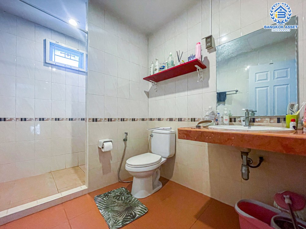 *****บ้านเดี่ยวมือสอง โครงการ ศิขรินทร์ ปิ่นเกล้า-สิรินธร เนื้อที่ 59.10 ตร.ว. ฟังก์ชัน 3 ห้องนอน 2 ห้องน้ำ 2 ที่จอดรถ บ้านเดี่ยวหลังใหญ่พร้อมอยู่ ถูกที่สุดในโครงการ! บนทำเลเดินทางสะดวก เชื่อมต่อถนนบางกรวย-ไทรน้อย ใกล้รถไฟฟ้าสายสีแดง "สถานีบางบำหรุ" และจุดขึ้นทางพิเศษประจิมรัถยา