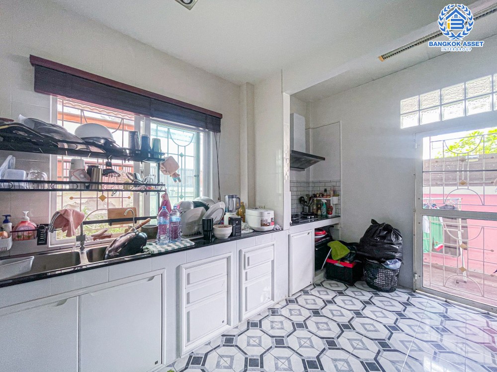 *****บ้านเดี่ยวมือสอง โครงการ ศิขรินทร์ ปิ่นเกล้า-สิรินธร เนื้อที่ 59.10 ตร.ว. ฟังก์ชัน 3 ห้องนอน 2 ห้องน้ำ 2 ที่จอดรถ บ้านเดี่ยวหลังใหญ่พร้อมอยู่ ถูกที่สุดในโครงการ! บนทำเลเดินทางสะดวก เชื่อมต่อถนนบางกรวย-ไทรน้อย ใกล้รถไฟฟ้าสายสีแดง "สถานีบางบำหรุ" และจุดขึ้นทางพิเศษประจิมรัถยา