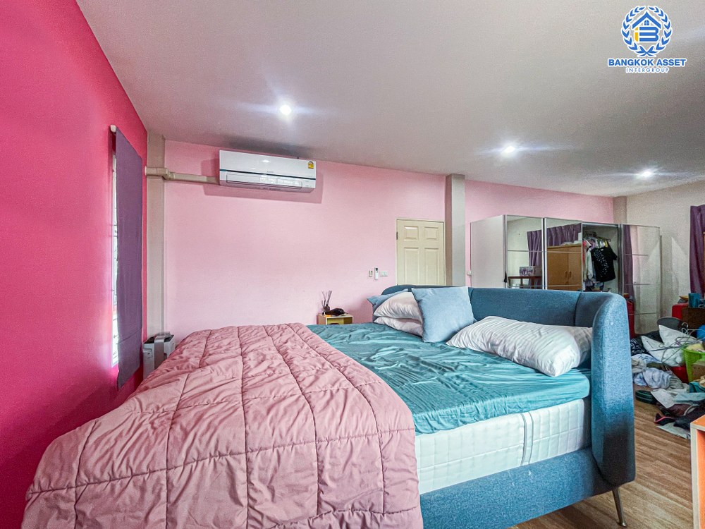 *****บ้านเดี่ยวมือสอง โครงการ ศิขรินทร์ ปิ่นเกล้า-สิรินธร เนื้อที่ 59.10 ตร.ว. ฟังก์ชัน 3 ห้องนอน 2 ห้องน้ำ 2 ที่จอดรถ บ้านเดี่ยวหลังใหญ่พร้อมอยู่ ถูกที่สุดในโครงการ! บนทำเลเดินทางสะดวก เชื่อมต่อถนนบางกรวย-ไทรน้อย ใกล้รถไฟฟ้าสายสีแดง "สถานีบางบำหรุ" และจุดขึ้นทางพิเศษประจิมรัถยา