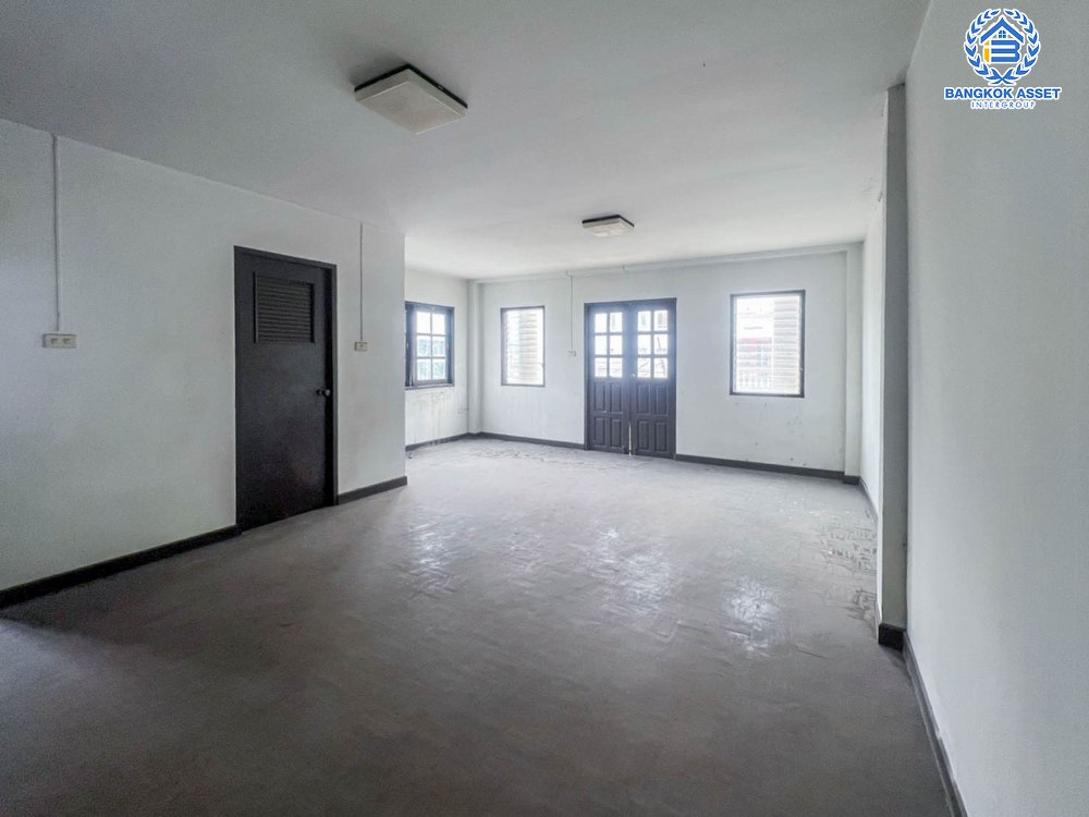 *****ทาวน์โฮม 3 ชั้น มือสอง โครงการ พิบูลย์การ์เด้นวิลล์ พิบูลย์สงคราม16 เนื้อที่เกือบ 36 ตร.ว. ฟังก์ชัน 4 ห้องนอน 5 ห้องน้ำ จอดรถได้ 1 คัน ตั้งบนสุดยอดทำเล เชื่อมถนนพิบูลย์สงคราม, วงศ์สว่าง, นครอินทร์ และติวานนท์ ใกล้รถไฟฟ้าสายสีม่วง "สถานีแยกติวานนท์" และจุดขึ้นทางด่วน "ศรีรัช-วงแหวนรอบนอก" จองเลย!