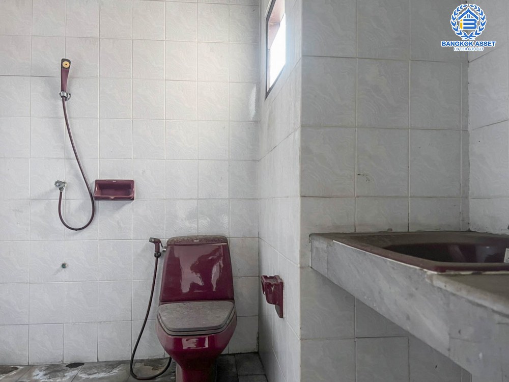 *****ทาวน์โฮม 3 ชั้น มือสอง โครงการ พิบูลย์การ์เด้นวิลล์ พิบูลย์สงคราม16 เนื้อที่เกือบ 36 ตร.ว. ฟังก์ชัน 4 ห้องนอน 5 ห้องน้ำ จอดรถได้ 1 คัน ตั้งบนสุดยอดทำเล เชื่อมถนนพิบูลย์สงคราม, วงศ์สว่าง, นครอินทร์ และติวานนท์ ใกล้รถไฟฟ้าสายสีม่วง "สถานีแยกติวานนท์" และจุดขึ้นทางด่วน "ศรีรัช-วงแหวนรอบนอก" จองเลย!