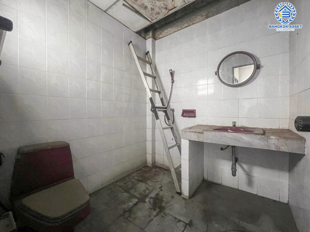 *****ทาวน์โฮม 3 ชั้น มือสอง โครงการ พิบูลย์การ์เด้นวิลล์ พิบูลย์สงคราม16 เนื้อที่เกือบ 36 ตร.ว. ฟังก์ชัน 4 ห้องนอน 5 ห้องน้ำ จอดรถได้ 1 คัน ตั้งบนสุดยอดทำเล เชื่อมถนนพิบูลย์สงคราม, วงศ์สว่าง, นครอินทร์ และติวานนท์ ใกล้รถไฟฟ้าสายสีม่วง "สถานีแยกติวานนท์" และจุดขึ้นทางด่วน "ศรีรัช-วงแหวนรอบนอก" จองเลย!