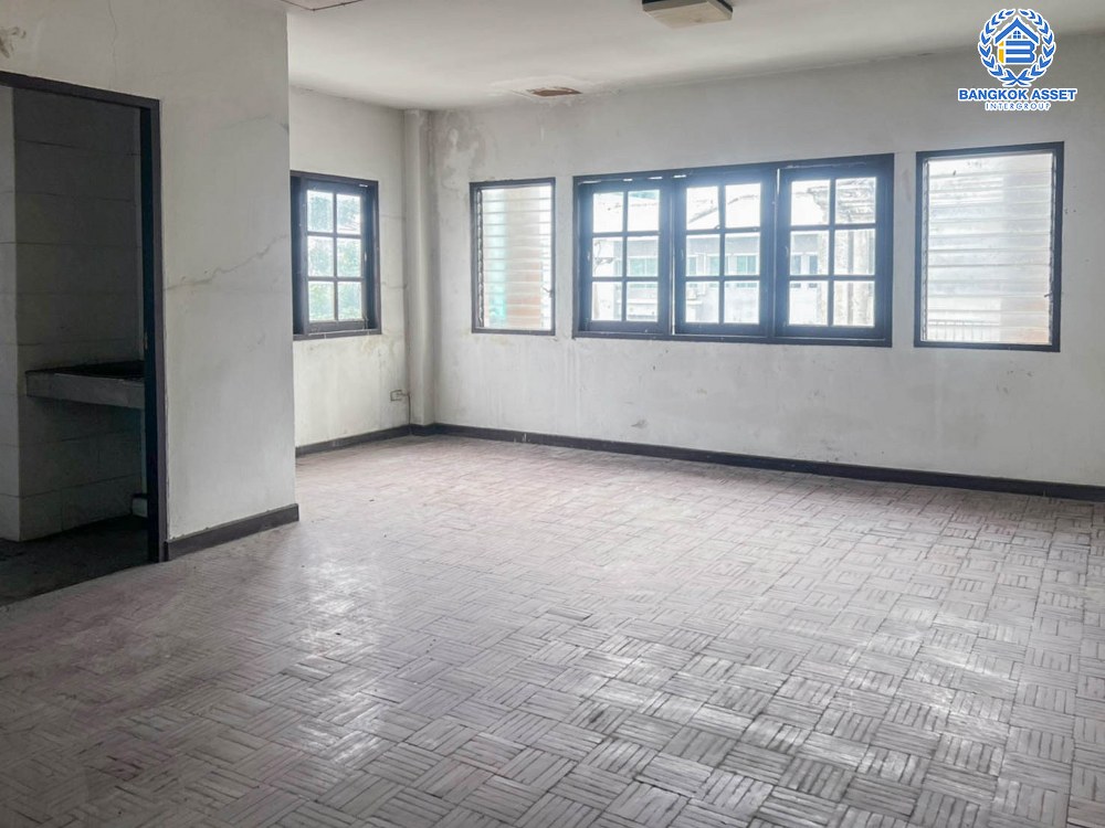 *****ทาวน์โฮม 3 ชั้น มือสอง โครงการ พิบูลย์การ์เด้นวิลล์ พิบูลย์สงคราม16 เนื้อที่เกือบ 36 ตร.ว. ฟังก์ชัน 4 ห้องนอน 5 ห้องน้ำ จอดรถได้ 1 คัน ตั้งบนสุดยอดทำเล เชื่อมถนนพิบูลย์สงคราม, วงศ์สว่าง, นครอินทร์ และติวานนท์ ใกล้รถไฟฟ้าสายสีม่วง "สถานีแยกติวานนท์" และจุดขึ้นทางด่วน "ศรีรัช-วงแหวนรอบนอก" จองเลย!