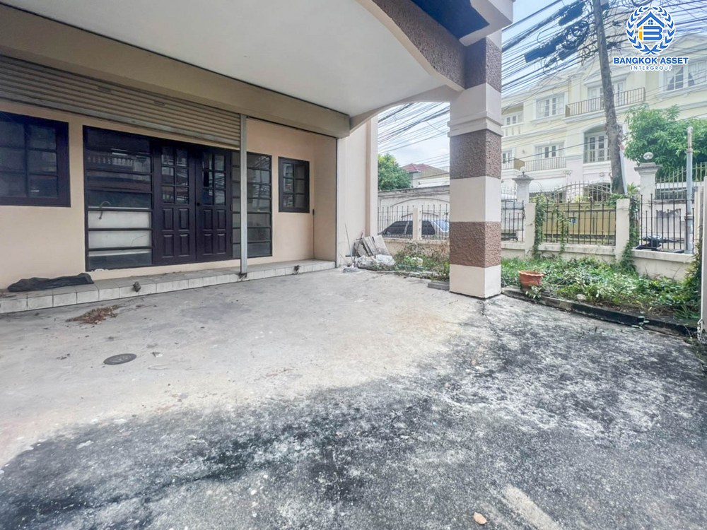 *****ทาวน์โฮม 3 ชั้น มือสอง โครงการ พิบูลย์การ์เด้นวิลล์ พิบูลย์สงคราม16 เนื้อที่เกือบ 36 ตร.ว. ฟังก์ชัน 4 ห้องนอน 5 ห้องน้ำ จอดรถได้ 1 คัน ตั้งบนสุดยอดทำเล เชื่อมถนนพิบูลย์สงคราม, วงศ์สว่าง, นครอินทร์ และติวานนท์ ใกล้รถไฟฟ้าสายสีม่วง "สถานีแยกติวานนท์" และจุดขึ้นทางด่วน "ศรีรัช-วงแหวนรอบนอก" จองเลย!