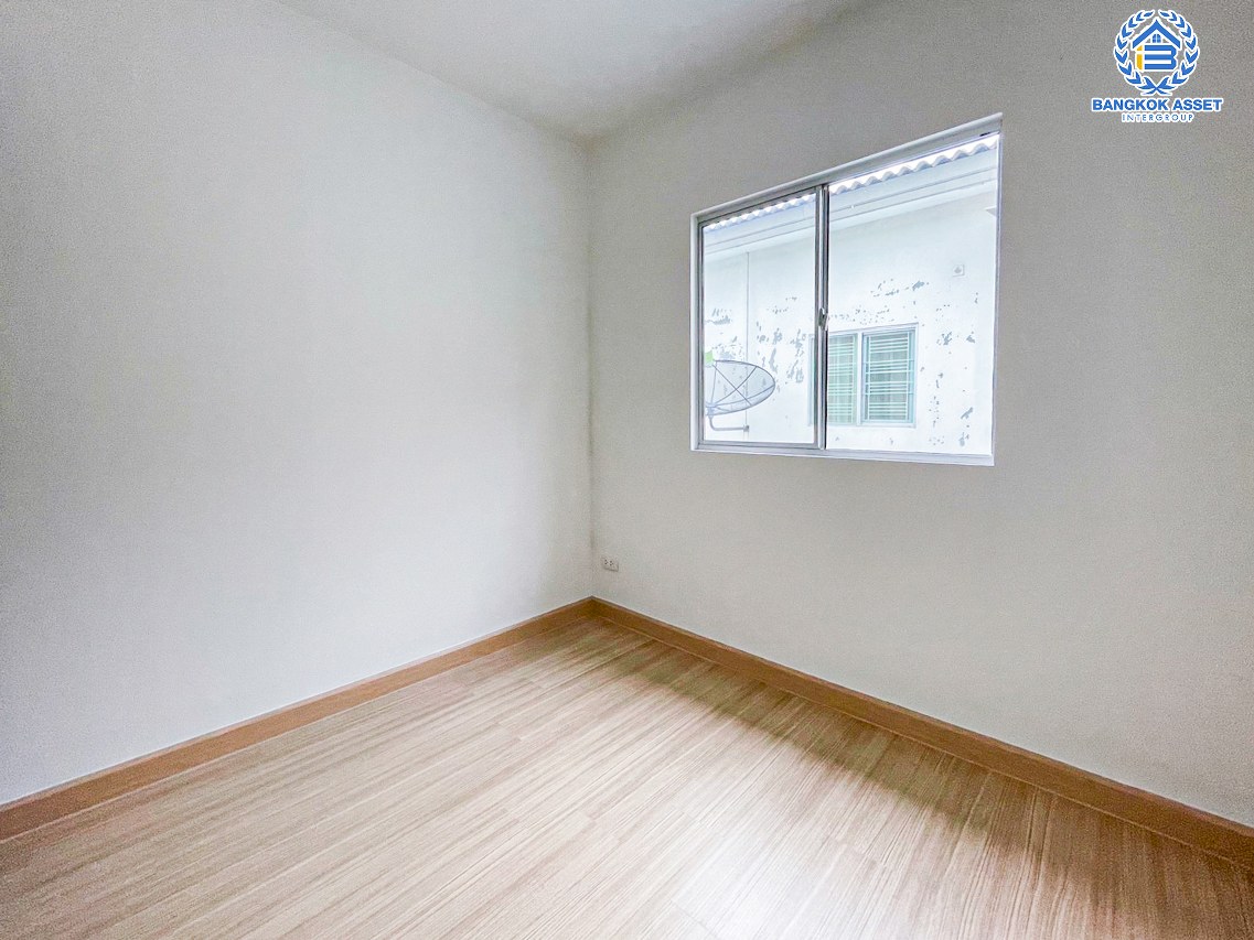 *****ทาวน์เฮ้าส์มือสองนครปฐม โครงการ พฤกษาวิลล์77 ปิ่นเกล้า-เพชรเกษม เนื้อที่ 18.5 ตร.ว. ฟังก์ชัน 3 ห้องนอน 2 ห้องน้ำ 1 ที่จอดรถ บ้านสภาพดี พร้อมเข้าอยู่ บนทำเลแห่งการเดินทาง เชื่อมต่อถนนเพชรเกษม ถนนพุทธมณฑลสาย 3 และสาย 4 ใกล้เดอะมอลล์ บางเเค จองเลย!