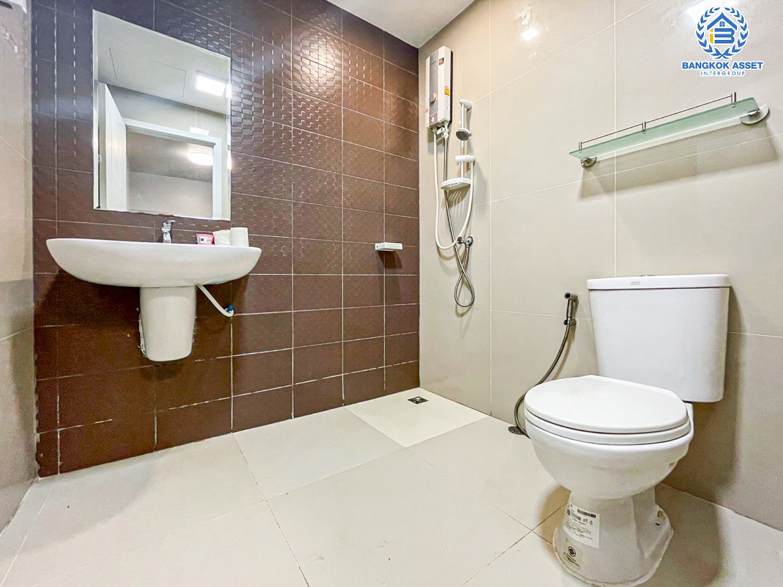 *****ทาวน์เฮ้าส์มือสองนครปฐม โครงการ พฤกษาวิลล์77 ปิ่นเกล้า-เพชรเกษม เนื้อที่ 18.5 ตร.ว. ฟังก์ชัน 3 ห้องนอน 2 ห้องน้ำ 1 ที่จอดรถ บ้านสภาพดี พร้อมเข้าอยู่ บนทำเลแห่งการเดินทาง เชื่อมต่อถนนเพชรเกษม ถนนพุทธมณฑลสาย 3 และสาย 4 ใกล้เดอะมอลล์ บางเเค จองเลย!