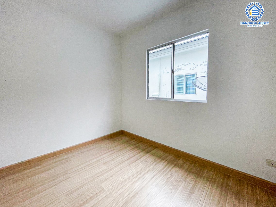 *****ทาวน์เฮ้าส์มือสองนครปฐม โครงการ พฤกษาวิลล์77 ปิ่นเกล้า-เพชรเกษม เนื้อที่ 18.5 ตร.ว. ฟังก์ชัน 3 ห้องนอน 2 ห้องน้ำ 1 ที่จอดรถ บ้านสภาพดี พร้อมเข้าอยู่ บนทำเลแห่งการเดินทาง เชื่อมต่อถนนเพชรเกษม ถนนพุทธมณฑลสาย 3 และสาย 4 ใกล้เดอะมอลล์ บางเเค จองเลย!