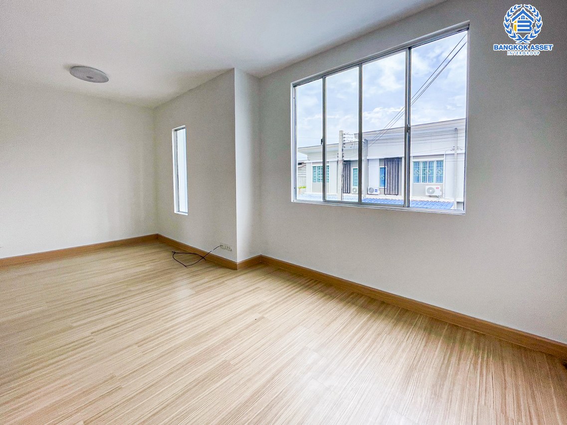 *****ทาวน์เฮ้าส์มือสองนครปฐม โครงการ พฤกษาวิลล์77 ปิ่นเกล้า-เพชรเกษม เนื้อที่ 18.5 ตร.ว. ฟังก์ชัน 3 ห้องนอน 2 ห้องน้ำ 1 ที่จอดรถ บ้านสภาพดี พร้อมเข้าอยู่ บนทำเลแห่งการเดินทาง เชื่อมต่อถนนเพชรเกษม ถนนพุทธมณฑลสาย 3 และสาย 4 ใกล้เดอะมอลล์ บางเเค จองเลย!