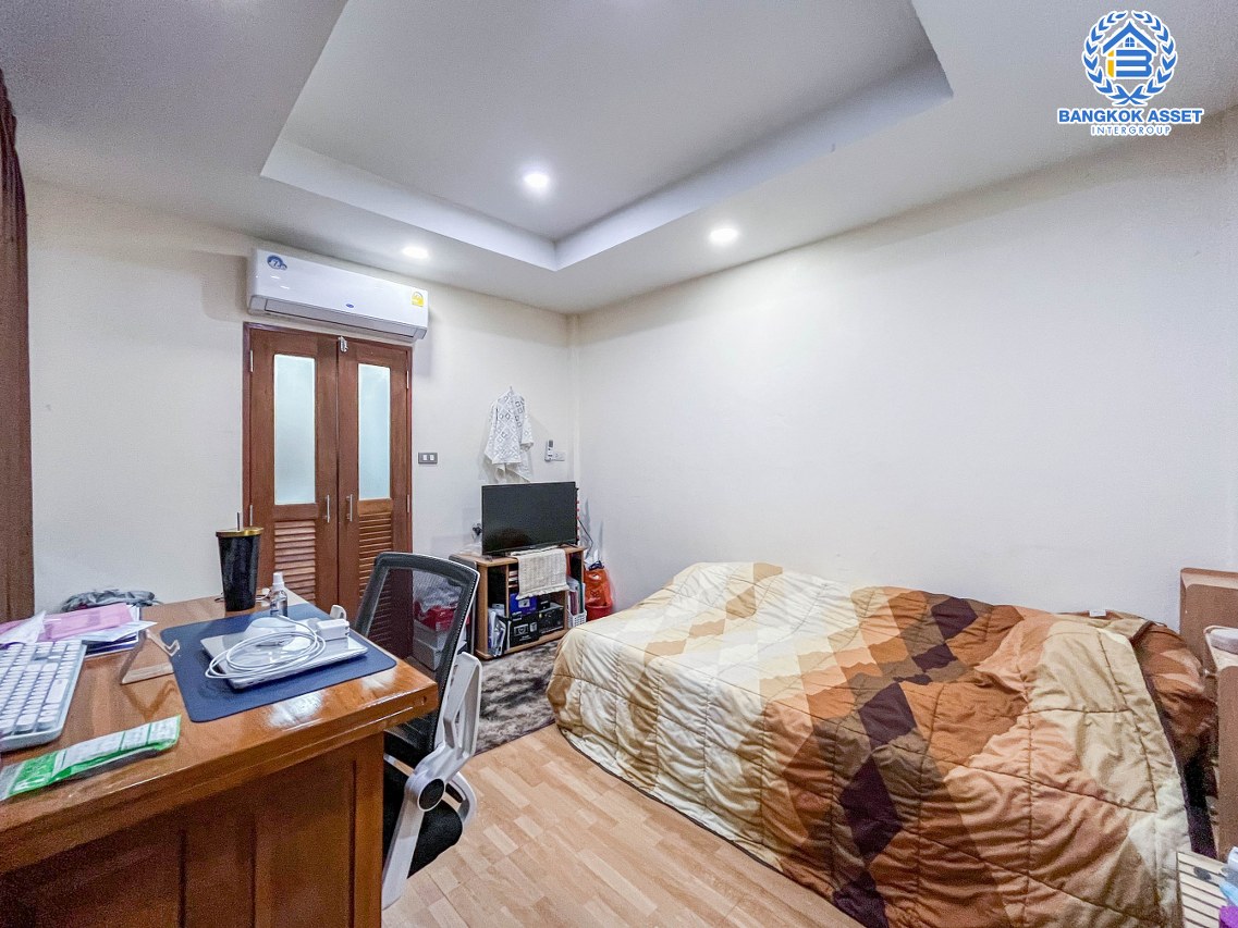 *****ทาวน์เฮ้าส์มือสองนนทบุรี หมู่บ้าน บ้านบัวทอง บางใหญ่-กาญจนาภิเษก เนื้อที่มากถึง 20 ตร.ว. ฟังก์ชัน 3 ห้องนอน 2 ห้องน้ำ 1 ที่จอดรถ บนทำเลเยี่ยม เพียง 300 เมตรก็ถึงรถไฟฟ้าสายสีม่วง "สถานีคลองบางไผ่" และยังใกล้ทางด่วน "ศรีรัช" ในราคาคุ้มสุดในย่านนี้!