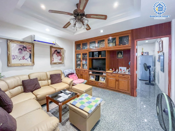 *****ทาวน์เฮ้าส์มือสองนนทบุรี หมู่บ้าน บ้านบัวทอง บางใหญ่-กาญจนาภิเษก เนื้อที่มากถึง 20 ตร.ว. ฟังก์ชัน 3 ห้องนอน 2 ห้องน้ำ 1 ที่จอดรถ บนทำเลเยี่ยม เพียง 300 เมตรก็ถึงรถไฟฟ้าสายสีม่วง "สถานีคลองบางไผ่" และยังใกล้ทางด่วน "ศรีรัช" ในราคาคุ้มสุดในย่านนี้!