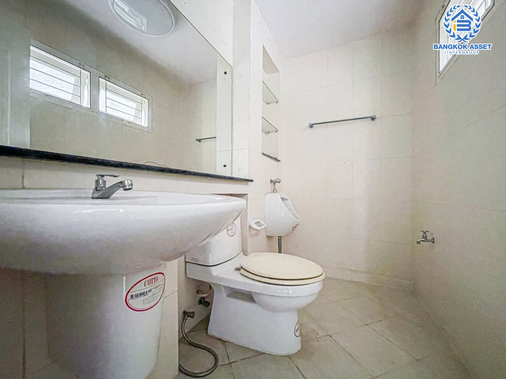 *****บ้านเดี่ยวมือสอง โครงการ ราชพฤกษ์ บางบอน4 หลังมุม เนื้อที่ 100.70 ตร.ว. ฟังก์ชัน 3 ห้องนอน 3 ห้องน้ำ 2 ที่จอดรถ บ้านพร้อมอยู่ ที่คุ้มที่สุดในโครงการ บนทำเลดี เชื่อมต่อถนนเอกชัย-บางบอน ถนนเพชรเกษม69 ใกล้รถไฟฟ้าสายสีน้ำเงิน "สถานีหลักสอง" และจุดขึ้นทางด่วน "พระราม2"