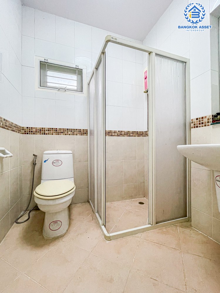 *****บ้านเดี่ยวมือสอง โครงการ ราชพฤกษ์ บางบอน4 หลังมุม เนื้อที่ 100.70 ตร.ว. ฟังก์ชัน 3 ห้องนอน 3 ห้องน้ำ 2 ที่จอดรถ บ้านพร้อมอยู่ ที่คุ้มที่สุดในโครงการ บนทำเลดี เชื่อมต่อถนนเอกชัย-บางบอน ถนนเพชรเกษม69 ใกล้รถไฟฟ้าสายสีน้ำเงิน "สถานีหลักสอง" และจุดขึ้นทางด่วน "พระราม2"