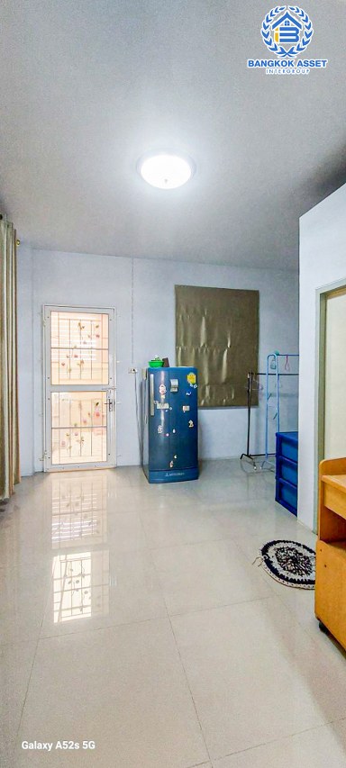 *****ทาวน์เฮ้าส์มือสองสมุทรปราการ หมู่บ้าน ซอยสุนทรศาลทูล2 กาญจนาภิเษก เนื้อที่กว้างมากถึง 27.5 ตร.ว. ฟังก์ชัน 2 ห้องนอน 2 ห้องน้ำ 1 ที่จอดรถ บ้านสภาพพร้อมอยู่ แถมฟรี! 1 เครื่องปรับอากาศ และปั๊มน้ำ บนทำเลดี ใกล้รถไฟฟ้าสายสีเขียว "สถานีช้างเอราวัณ" และจุดขึ้นทางด่วน "เทพารักษ์" และ "ช้างสามเศียร"