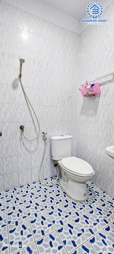 *****ทาวน์เฮ้าส์มือสองสมุทรปราการ หมู่บ้าน ซอยสุนทรศาลทูล2 กาญจนาภิเษก เนื้อที่กว้างมากถึง 27.5 ตร.ว. ฟังก์ชัน 2 ห้องนอน 2 ห้องน้ำ 1 ที่จอดรถ บ้านสภาพพร้อมอยู่ แถมฟรี! 1 เครื่องปรับอากาศ และปั๊มน้ำ บนทำเลดี ใกล้รถไฟฟ้าสายสีเขียว "สถานีช้างเอราวัณ" และจุดขึ้นทางด่วน "เทพารักษ์" และ "ช้างสามเศียร"