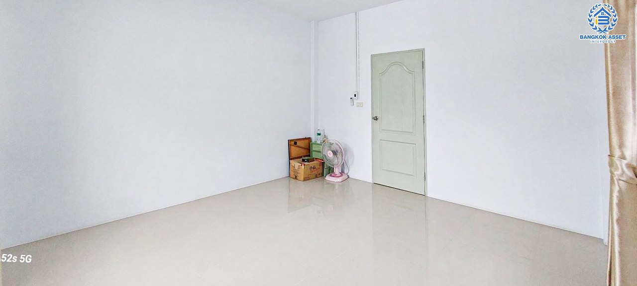 *****ทาวน์เฮ้าส์มือสองสมุทรปราการ หมู่บ้าน ซอยสุนทรศาลทูล2 กาญจนาภิเษก เนื้อที่กว้างมากถึง 27.5 ตร.ว. ฟังก์ชัน 2 ห้องนอน 2 ห้องน้ำ 1 ที่จอดรถ บ้านสภาพพร้อมอยู่ แถมฟรี! 1 เครื่องปรับอากาศ และปั๊มน้ำ บนทำเลดี ใกล้รถไฟฟ้าสายสีเขียว "สถานีช้างเอราวัณ" และจุดขึ้นทางด่วน "เทพารักษ์" และ "ช้างสามเศียร"