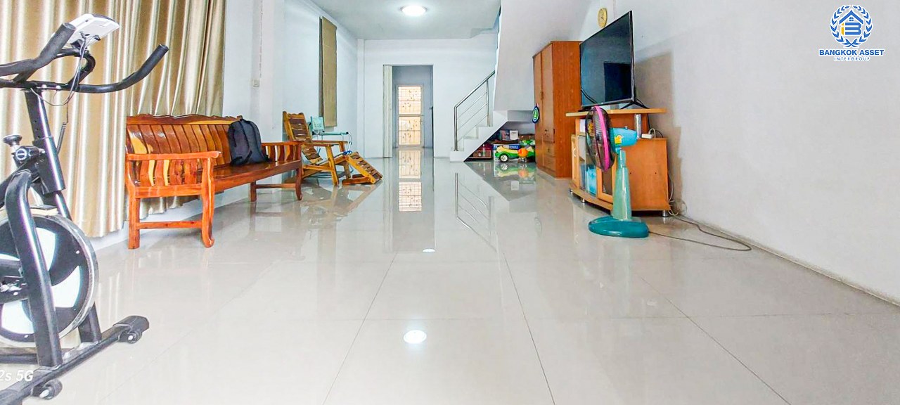 *****ทาวน์เฮ้าส์มือสองสมุทรปราการ หมู่บ้าน ซอยสุนทรศาลทูล2 กาญจนาภิเษก เนื้อที่กว้างมากถึง 27.5 ตร.ว. ฟังก์ชัน 2 ห้องนอน 2 ห้องน้ำ 1 ที่จอดรถ บ้านสภาพพร้อมอยู่ แถมฟรี! 1 เครื่องปรับอากาศ และปั๊มน้ำ บนทำเลดี ใกล้รถไฟฟ้าสายสีเขียว "สถานีช้างเอราวัณ" และจุดขึ้นทางด่วน "เทพารักษ์" และ "ช้างสามเศียร"