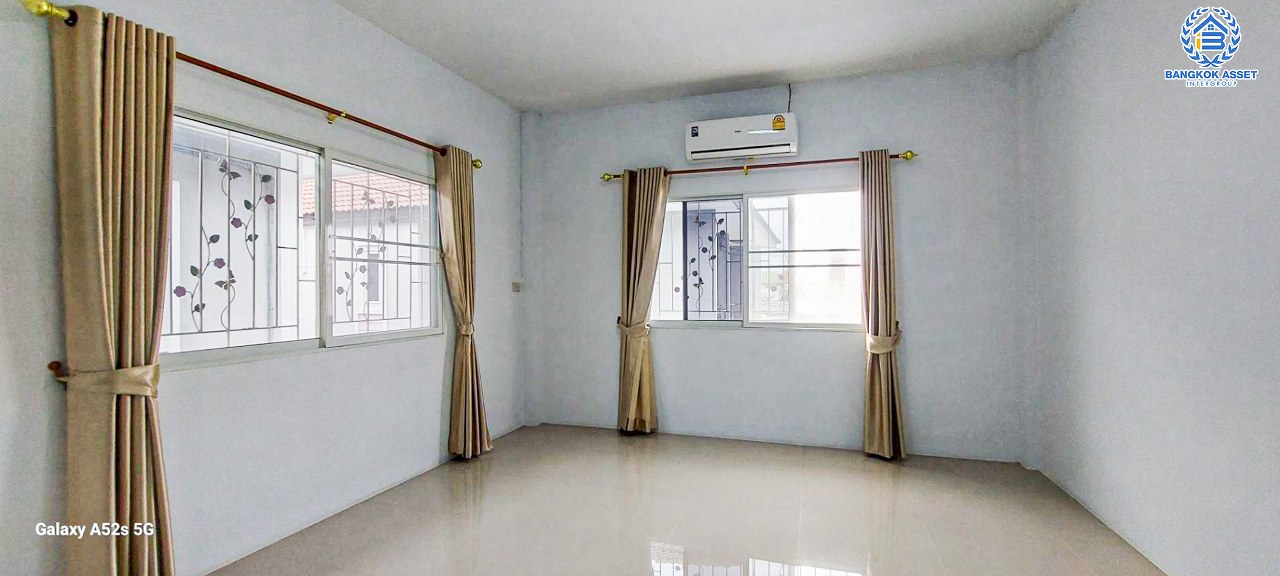 *****ทาวน์เฮ้าส์มือสองสมุทรปราการ หมู่บ้าน ซอยสุนทรศาลทูล2 กาญจนาภิเษก เนื้อที่กว้างมากถึง 27.5 ตร.ว. ฟังก์ชัน 2 ห้องนอน 2 ห้องน้ำ 1 ที่จอดรถ บ้านสภาพพร้อมอยู่ แถมฟรี! 1 เครื่องปรับอากาศ และปั๊มน้ำ บนทำเลดี ใกล้รถไฟฟ้าสายสีเขียว "สถานีช้างเอราวัณ" และจุดขึ้นทางด่วน "เทพารักษ์" และ "ช้างสามเศียร"