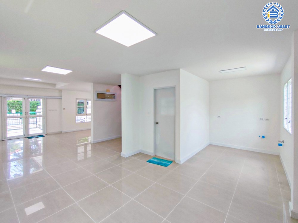 บ้านเดี่ยวมือสอง โครงการ ชวนชื่น แคราย เนื้อที่ 55.90 ตร.ว. ฟังก์ชัน 3 ห้องนอน 2 ห้องน้ำ 1 ที่จอดรถ บ้านหลังใหญ่ตกแต่งใหม่ ใกล้เมืองนนทบุรี บนทำเลเดินทางสะดวก เชื่อมต่อถนนสนามบินน้ำ ถนนงามวงศ์วาน ถนนรัตนาธิเบศร์ ใกล้โครงการรถไฟฟ้าสายสีม่วง "สถานีแยกนนทบุรี" จุดขึ้นทางด่วน "งามวงศ์วาน"...