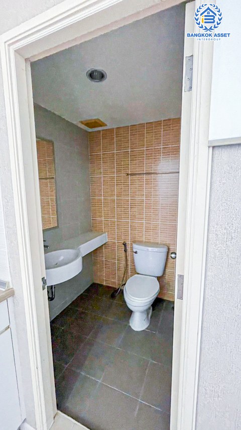 *****คอนโดมิเนียมมือสองกรุงเทพฯ โครงการ ลุมพินีวิลล์ ประชาชื่น-พงษ์เพชร2 ห้องมุม! เนื้อที่กว้าง 31.02 ตร.ม. ฟังก์ชัน 1 ห้องนอน 1 ห้องน้ำ 1 ที่จอดรถ ห้องวิวสวย แถมฟรี! 2 เครื่องปรับอากาศ 1 เครื่องทำน้ำอุ่น ทำเลใกล้รถไฟฟ้า 2 สาย สีม่วง "สถานีศูนย์ราชการนนทบุรี", สีแดง "สถานีบางเขน"และทางด่วน "ประชาชื่น"