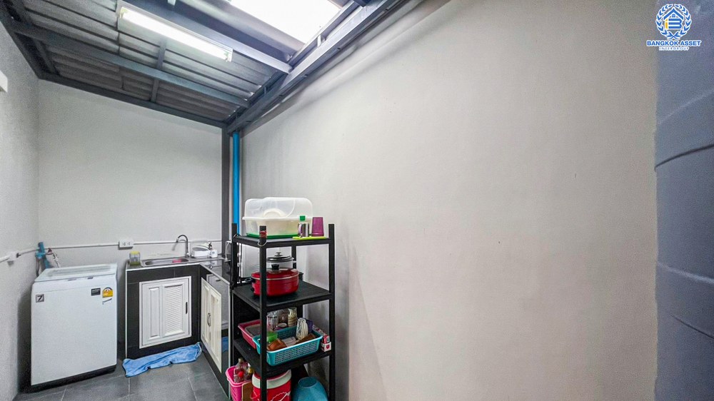 *****ทาวน์เฮ้าส์มือสอง โครงการ เฌอ วัชรพล เนื้อที่ 18.80 ตร.ว. ฟังก์ชัน 3 ห้องนอน 2 ห้องน้ำ 2 ที่จอดรถ ภายในสภาพเหมือนใหม่ พร้อมเข้าอยู่ บนทำเลเดินทางสะดวก เชื่อมต่อถนนจตุโชติ ถนนสุขาภิบาล5 ถนนกาญจนาภิเษก(วงแหวนรอบนอก) ใกล้รถไฟฟ้าสายสีชมพู "สถานีวัชชรพล" และจุดขึ้นทางด่วน "สุขาภิบาล5"