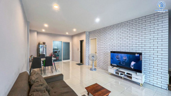 *****ทาวน์เฮ้าส์มือสอง โครงการ เฌอ วัชรพล เนื้อที่ 18.80 ตร.ว. ฟังก์ชัน 3 ห้องนอน 2 ห้องน้ำ 2 ที่จอดรถ ภายในสภาพเหมือนใหม่ พร้อมเข้าอยู่ บนทำเลเดินทางสะดวก เชื่อมต่อถนนจตุโชติ ถนนสุขาภิบาล5 ถนนกาญจนาภิเษก(วงแหวนรอบนอก) ใกล้รถไฟฟ้าสายสีชมพู "สถานีวัชชรพล" และจุดขึ้นทางด่วน "สุขาภิบาล5"