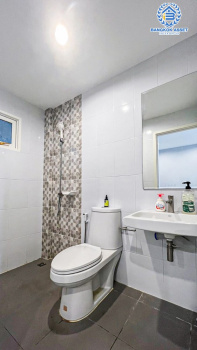 *****ทาวน์เฮ้าส์มือสอง โครงการ เฌอ วัชรพล เนื้อที่ 18.80 ตร.ว. ฟังก์ชัน 3 ห้องนอน 2 ห้องน้ำ 2 ที่จอดรถ ภายในสภาพเหมือนใหม่ พร้อมเข้าอยู่ บนทำเลเดินทางสะดวก เชื่อมต่อถนนจตุโชติ ถนนสุขาภิบาล5 ถนนกาญจนาภิเษก(วงแหวนรอบนอก) ใกล้รถไฟฟ้าสายสีชมพู "สถานีวัชชรพล" และจุดขึ้นทางด่วน "สุขาภิบาล5"