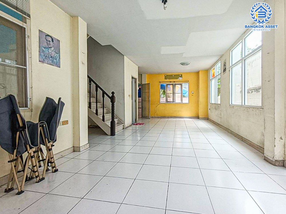 ทาวน์เฮ้าส์มือสอง โครงการ สิรภัทร1 รัตนาธิเบศร์ เนื้อที่กว้าง 21.50 ตร.ว. ฟังก์ชัน 3 ห้องนอน 2 ห้องน้ำ 2 ที่จอดรถ ภายในสภาพดี พร้อมเข้าอยู่ บนทำเลดี เชื่อมต่อถนนรัตนาธิเบศร์ ถนนงามวงศ์วาน ใกล้รถไฟฟ้าสายสีม่วง "สถานีบางรักน้อยท่าอิฐ" ใกล้หางสรรพสินค้าเซ็นทรัลเวสต์เกต