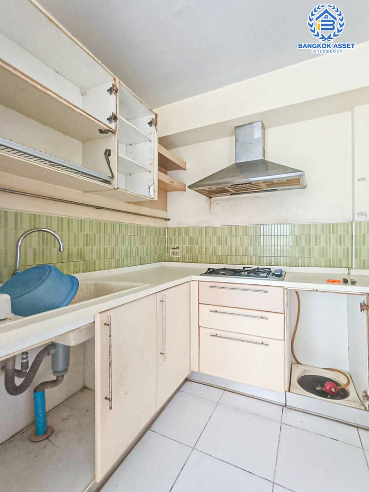 ทาวน์เฮ้าส์มือสอง โครงการ สิรภัทร1 รัตนาธิเบศร์ เนื้อที่กว้าง 21.50 ตร.ว. ฟังก์ชัน 3 ห้องนอน 2 ห้องน้ำ 2 ที่จอดรถ ภายในสภาพดี พร้อมเข้าอยู่ บนทำเลดี เชื่อมต่อถนนรัตนาธิเบศร์ ถนนงามวงศ์วาน ใกล้รถไฟฟ้าสายสีม่วง "สถานีบางรักน้อยท่าอิฐ" ใกล้หางสรรพสินค้าเซ็นทรัลเวสต์เกต