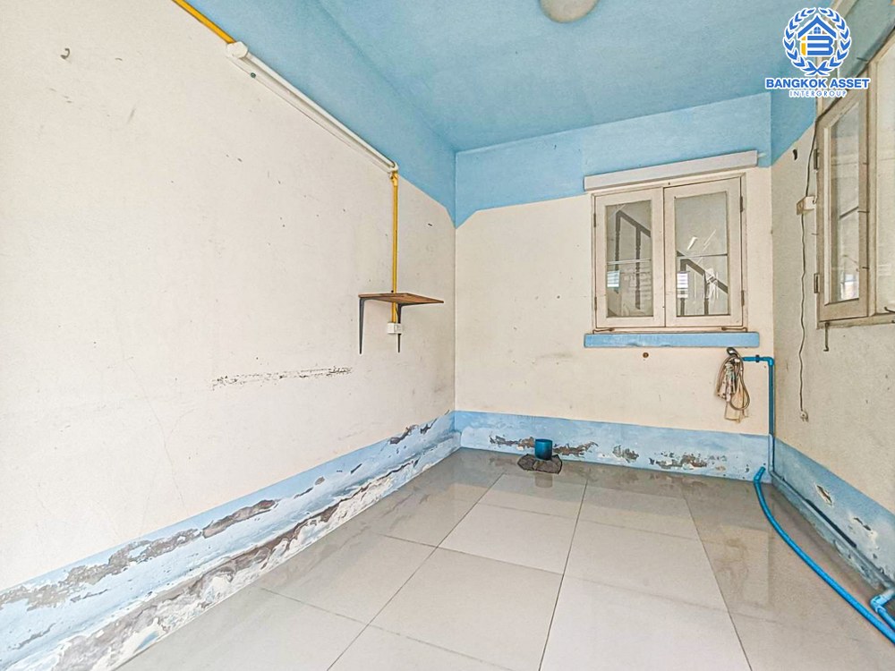 ทาวน์เฮ้าส์มือสอง โครงการ สิรภัทร1 รัตนาธิเบศร์ เนื้อที่กว้าง 21.50 ตร.ว. ฟังก์ชัน 3 ห้องนอน 2 ห้องน้ำ 2 ที่จอดรถ ภายในสภาพดี พร้อมเข้าอยู่ บนทำเลดี เชื่อมต่อถนนรัตนาธิเบศร์ ถนนงามวงศ์วาน ใกล้รถไฟฟ้าสายสีม่วง "สถานีบางรักน้อยท่าอิฐ" ใกล้หางสรรพสินค้าเซ็นทรัลเวสต์เกต