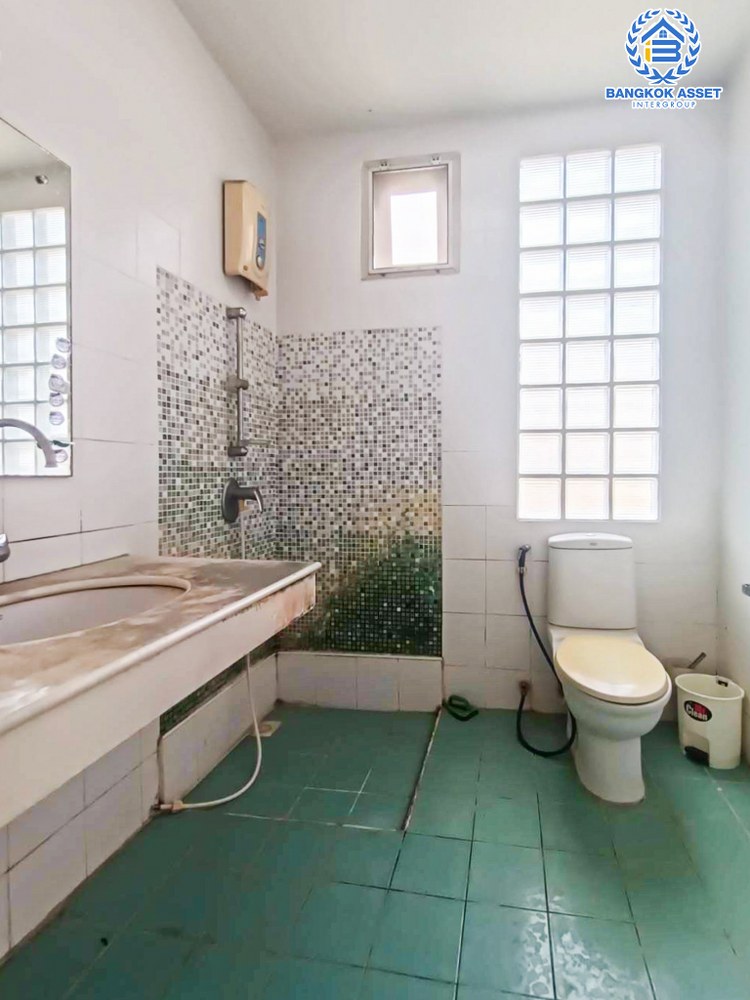 ทาวน์เฮ้าส์มือสอง โครงการ สิรภัทร1 รัตนาธิเบศร์ เนื้อที่กว้าง 21.50 ตร.ว. ฟังก์ชัน 3 ห้องนอน 2 ห้องน้ำ 2 ที่จอดรถ ภายในสภาพดี พร้อมเข้าอยู่ บนทำเลดี เชื่อมต่อถนนรัตนาธิเบศร์ ถนนงามวงศ์วาน ใกล้รถไฟฟ้าสายสีม่วง "สถานีบางรักน้อยท่าอิฐ" ใกล้หางสรรพสินค้าเซ็นทรัลเวสต์เกต