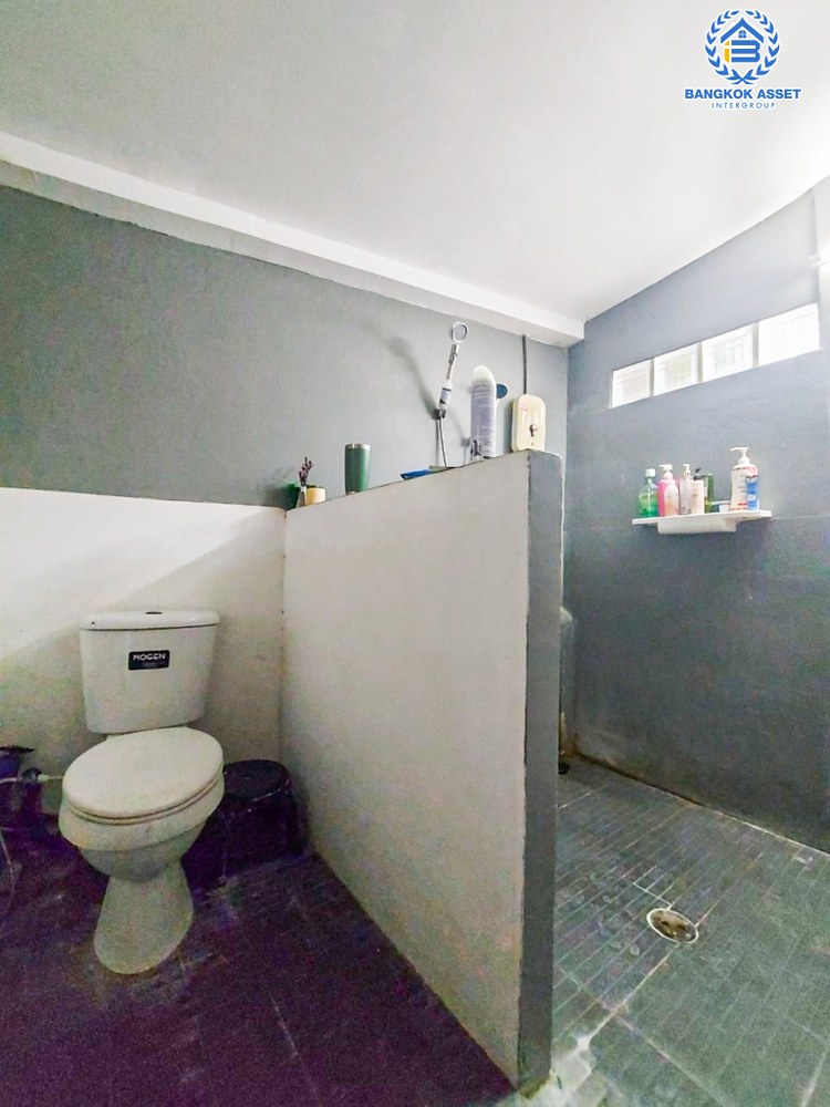 *****ทาวน์เฮ้าส์ 1 ชั้นมือสอง โครงการ ช.รุ่งเรืองนิเวศน์ ติวานนท์ เนื้อที่กว้าง 26 ตร.ว. ฟังก์ชัน 2 ห้องนอน 1 ห้องน้ำ 1 ที่จอดรถ ภายในสภาพดีเยี่ยม พร้อมเข้าอยู่ บนทำเลศักยภาพ เชื่อมต่อถนนติวานนท์ ถนนชัยพฤกษ์ ถนนแจ้งวัฒนะ ใกล้รถไฟฟ้าสายสีชมพู "สถานีปากเกร็ด" และจุดขึ้นทางด่วน "ศรีรัช"