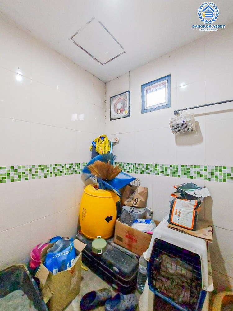 *****ทาวน์เฮ้าส์ 1 ชั้นมือสอง โครงการ ช.รุ่งเรืองนิเวศน์ ติวานนท์ เนื้อที่กว้าง 26 ตร.ว. ฟังก์ชัน 2 ห้องนอน 1 ห้องน้ำ 1 ที่จอดรถ ภายในสภาพดีเยี่ยม พร้อมเข้าอยู่ บนทำเลศักยภาพ เชื่อมต่อถนนติวานนท์ ถนนชัยพฤกษ์ ถนนแจ้งวัฒนะ ใกล้รถไฟฟ้าสายสีชมพู "สถานีปากเกร็ด" และจุดขึ้นทางด่วน "ศรีรัช"