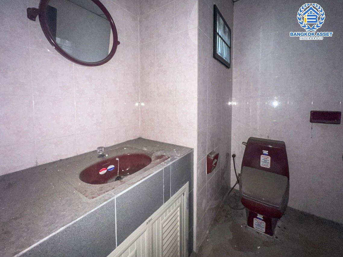 *****ทาวน์โฮมมือสองนนทบุรี หมู่บ้าน พิบูลย์การ์เด้นวิลล์ พิบูลย์สงคราม16  เนื้อที่ 26.2 ตร.ว. ฟังก์ชัน 4 ห้องนอน 5 ห้องน้ำ 2 ที่จอดรถ บนทำเลเชื่อมถนนพิบูลย์สงคราม, ถนนวงศ์สว่าง, ถนนนครอินทร์ และถนนติวานนท์ ใกล้รถไฟฟ้าสายสีม่วง "สถานีแยกติวานนท์" ใกล้จุดขึ้นทางด่วน "ศรีรัช-วงแหวนรอบนอก" จองเลย!