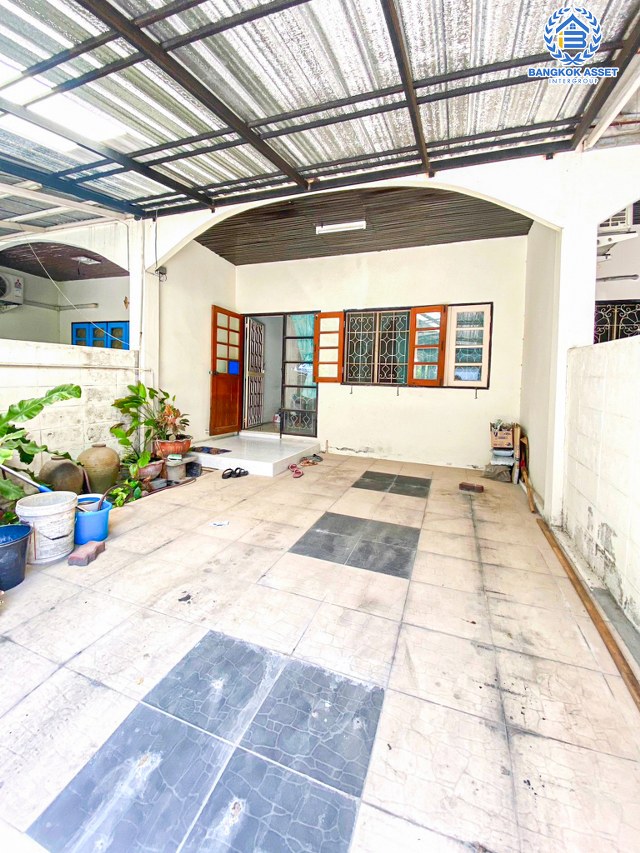 *****ทาวน์เฮ้าส์มือสองนนทบุรี หมู่บ้าน บุษชาติ บางกรวย-ไทรน้อย เนื้อที่กว้าง 21 ตร.ว. ฟังก์ชัน 3 ห้องนอน 2 ห้องน้ำ 1 ที่จอดรถ แถมฟรี! 1 เครื่องปรับอากาศ บนทำเลเดินทางสะดวก เชื่อมต่อ ถนนบางกรวย-ไทรน้อย, ถนนรัตนาธิเบศร์, ถนนราชพฤกษ์ เพียง 10 นาทีก็ถึงใกล้รถไฟฟ้าสายสีม่วง "สถานีบางพลู"